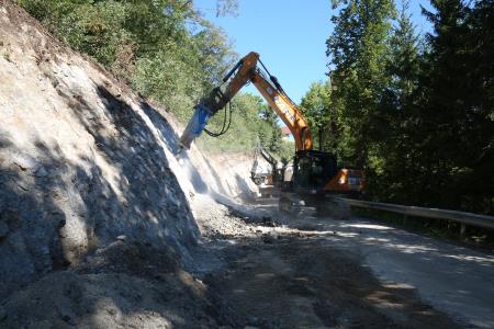 IZGRADNJA NOVE KANALIZACIJE IN OBNOVA CESTE BEGUNJE CERKNICA 07 FOTO LJUBO VUKELIČ